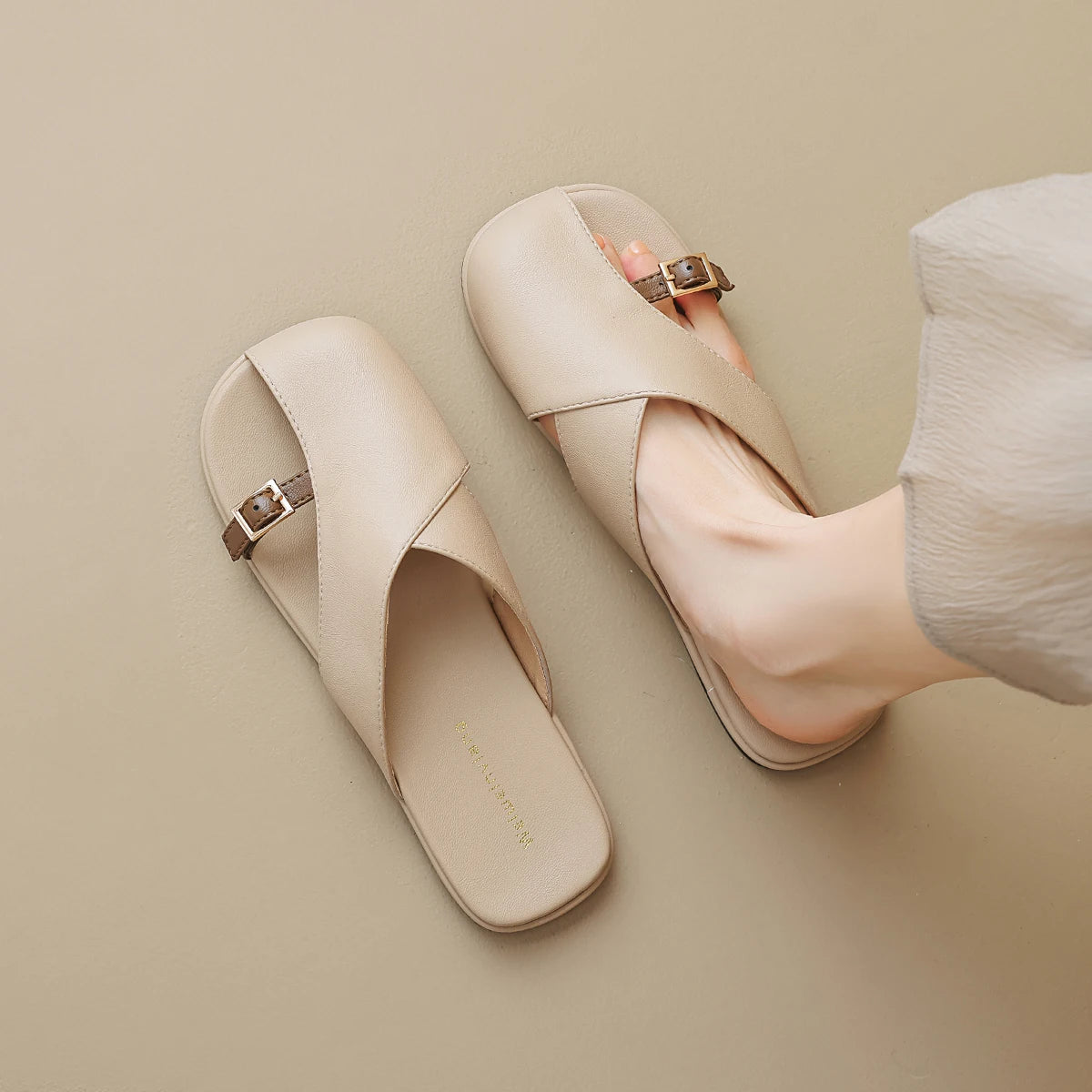 LIORA BUCKLE FLATS